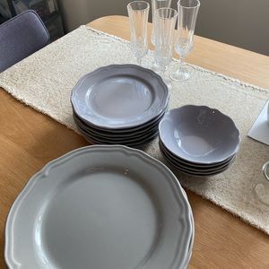 Plates Set and Free Present